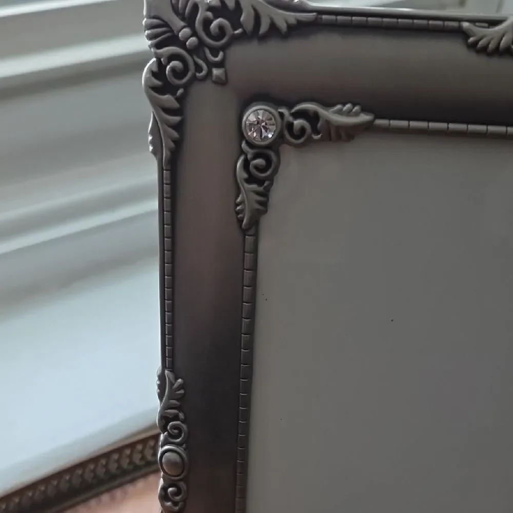 Elegant Silver Photo Frame - Picture 3 of 9